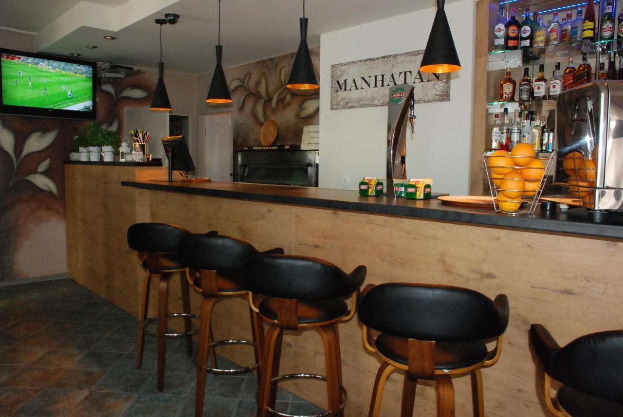 Hotelik Manhatan Радзынь-Подляский Экстерьер фото
